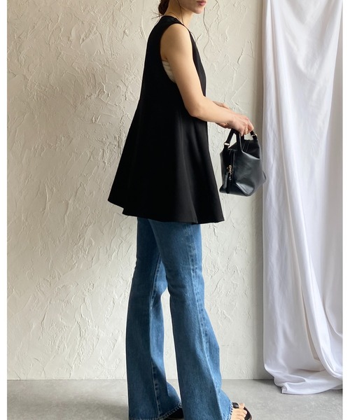 She's Closet(シーズクローゼット)の「フロントダブルジップVネックボリュームフレアペプラムジレベスト(ベスト・レディース・アイボリー/ブラック/チャコールグレー・FREE)」の20枚目の写真