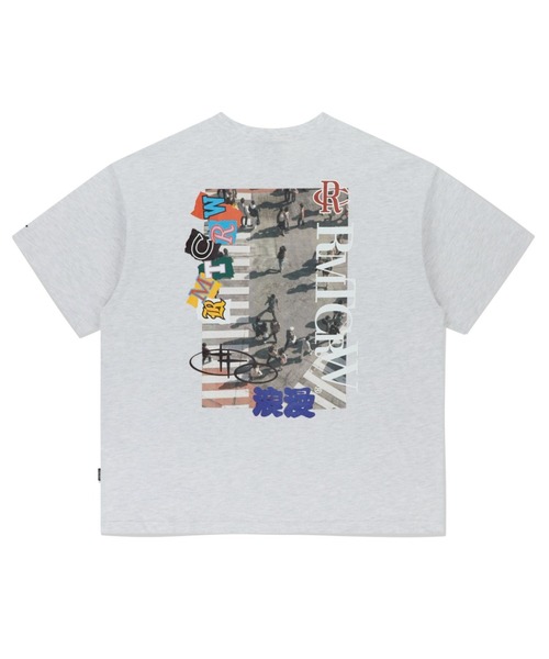 ROMANTIC CROWN(ロマンティッククラウン)の「A'GEM/9 × .kom 『ROMANTIC CROWN/ロマンティック クラウン』 CROSSWALK LOGO TEE SHIRT/クロスウォ―ク Tシャツ(Tシャツ/カットソー・メンズ・ブラック/ライトグレー・L/M)」の3枚目の写真