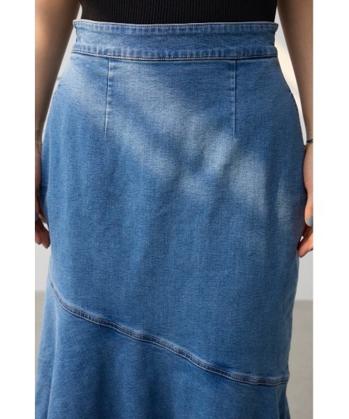 AZUL by moussy(アズールバイマウジー)の「カシュクールフレアマーメードデニムスカート(デニムスカート・レディース・ワンウォッシュ/ライトブルー・MEDIUM/SMALL)」の19枚目の写真