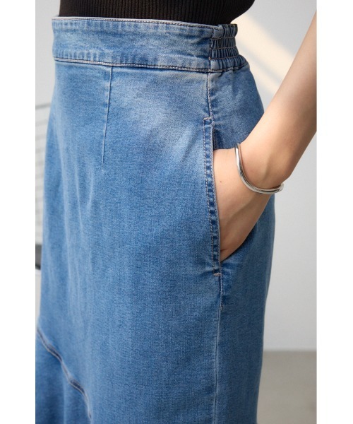AZUL by moussy(アズールバイマウジー)の「カシュクールフレアマーメードデニムスカート(デニムスカート・レディース・ワンウォッシュ/ライトブルー・MEDIUM/SMALL)」の20枚目の写真