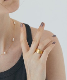 ENOUGH（イナフ）の「《enough》 波状リング（リング）」