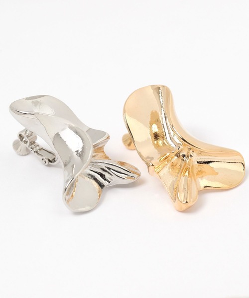 BAYFLOW(ベイフロー)の「変形プレートイヤリング(イヤリング・レディース・シルバー/ゴールド・FREE)」の3枚目の写真