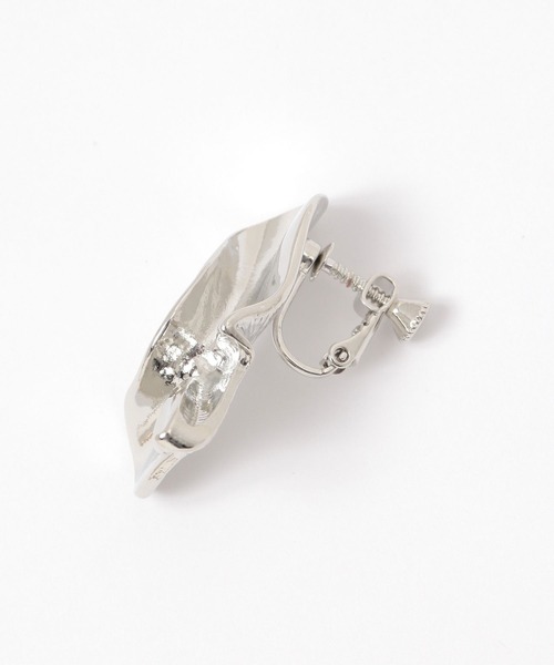 BAYFLOW(ベイフロー)の「変形プレートイヤリング(イヤリング・レディース・シルバー/ゴールド・FREE)」の4枚目の写真