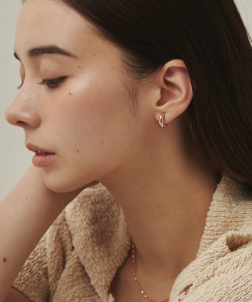 ciite'(シーテ)の「小ぶりシンプルフープイヤリング (両耳用)(イヤリング・レディース・ゴールド/シルバー/ピンクゴールド・FREE)」の3枚目の写真