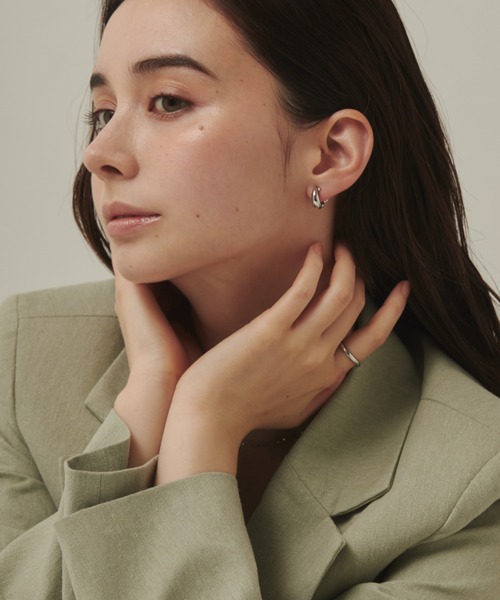 ciite'(シーテ)の「小ぶりシンプルフープイヤリング (両耳用)(イヤリング・レディース・ゴールド/シルバー/ピンクゴールド・FREE)」の11枚目の写真