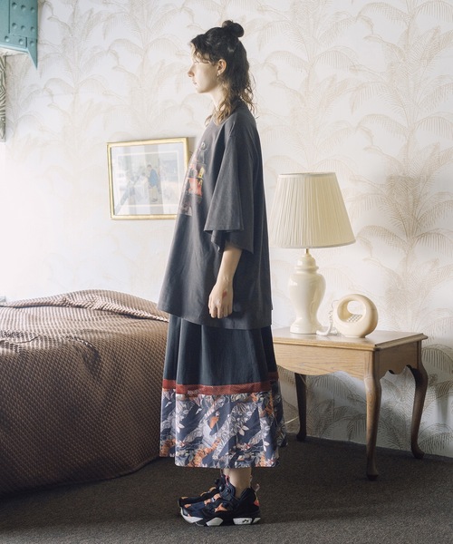 bedsidedrama（ベットサイドドラマ）の「Arts Flare Tee 【Strange 】（Tシャツ/カットソー・レディース・ブラック・1/2）」の3枚目の写真