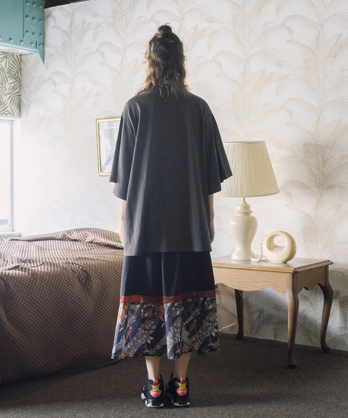 bedsidedrama（ベットサイドドラマ）の「Arts Flare Tee 【Strange 】（Tシャツ/カットソー・レディース・ブラック・1/2）」の4枚目の写真