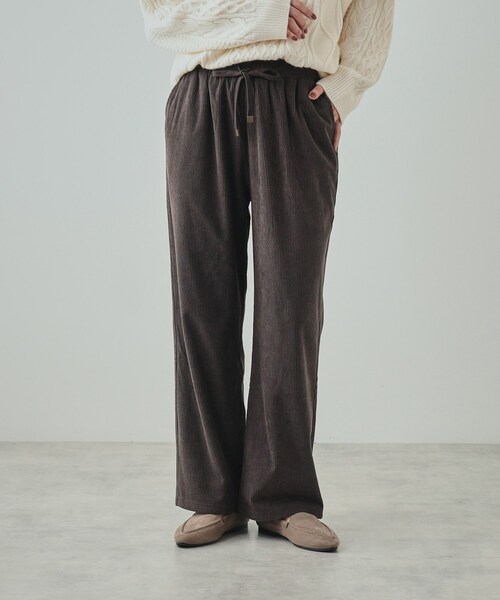 SHOO・LA・RUE（シューラルー）の「◆【高レビュー/洗える/SS-3L】きれいめカジュアルに あったか裏起毛 コーデュロイイージーワイドパンツ（その他パンツ・レディース・グリーン系/アイボリー/グレー/チャコールグレー・01/02/03/04/05/10）」の5枚目の写真