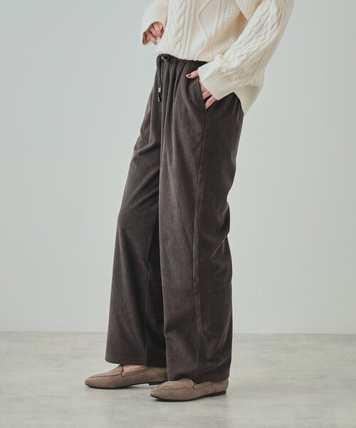 SHOO・LA・RUE（シューラルー）の「◆【高レビュー/洗える/SS-3L】きれいめカジュアルに あったか裏起毛 コーデュロイイージーワイドパンツ（その他パンツ・レディース・グリーン系/アイボリー/グレー/チャコールグレー・01/02/03/04/05/10）」の6枚目の写真