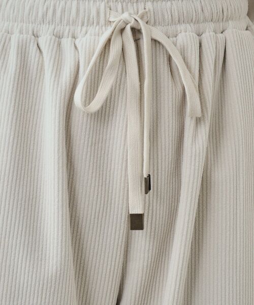 SHOO・LA・RUE（シューラルー）の「◆【高レビュー/洗える/SS-3L】きれいめカジュアルに あったか裏起毛 コーデュロイイージーワイドパンツ（その他パンツ・レディース・グリーン系/アイボリー/グレー/チャコールグレー・01/02/03/04/05/10）」の12枚目の写真