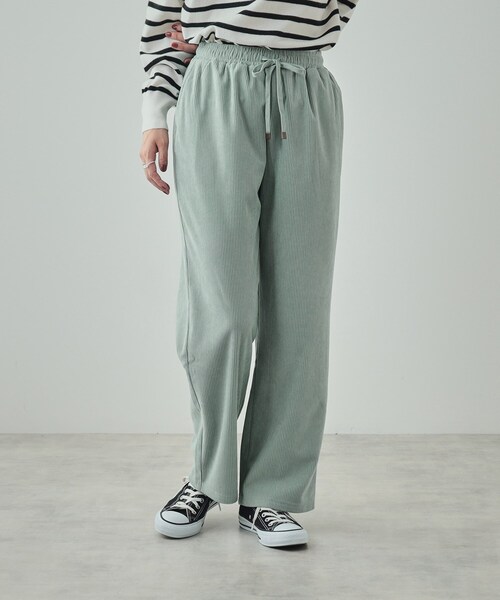 SHOO・LA・RUE（シューラルー）の「◆【高レビュー/洗える/SS-3L】きれいめカジュアルに あったか裏起毛 コーデュロイイージーワイドパンツ（その他パンツ・レディース・グリーン系/アイボリー/グレー/チャコールグレー・01/02/03/04/05/10）」の17枚目の写真