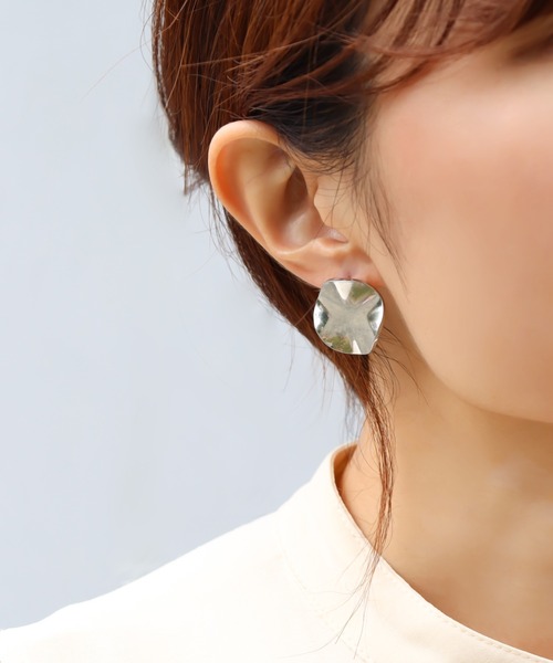 ieLS(イエルズ)の「金属アレルギー対応「ieLS」ステンレス ニュアンスプレートピアス(ピアス(両耳用)・レディース・シルバー/ゴールド・ONE SIZE)」の6枚目の写真
