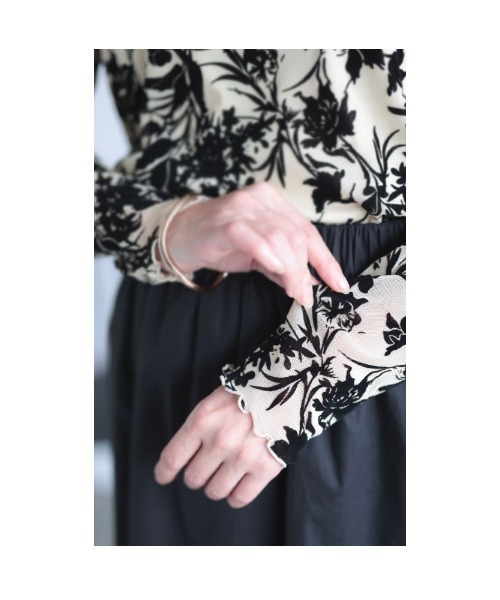 Sawa a la mode(サワアラモード)の「花柄チュールトップス(Tシャツ/カットソー・レディース・アイボリー/ブラック・FREE)」の13枚目の写真