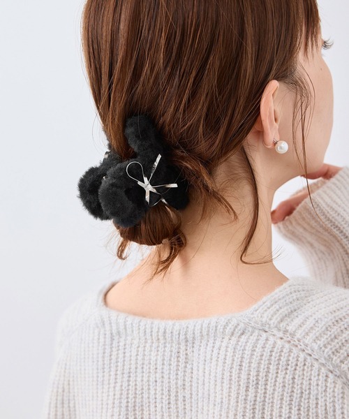 ROPE' PICNIC（ロペピクニック）の「フェイクファーリボンヘアバンス（バレッタ/ヘアクリップ・レディース・ブラック/キナリ・FREE）」の4枚目の写真