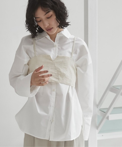 ANGIE(アンジー)の「ワイドカフスオーバーサイズシャツ【ビスチェ付き・2点セット】(シャツ/ブラウス・レディース・ホワイト/ダークグレー・FREE)」の13枚目の写真