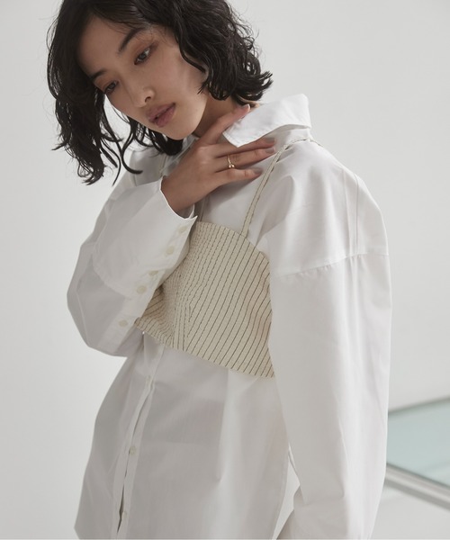 ANGIE(アンジー)の「ワイドカフスオーバーサイズシャツ【ビスチェ付き・2点セット】(シャツ/ブラウス・レディース・ホワイト/ダークグレー・FREE)」の8枚目の写真