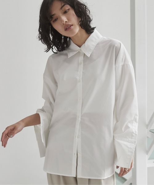 ANGIE(アンジー)の「ワイドカフスオーバーサイズシャツ【ビスチェ付き・2点セット】(シャツ/ブラウス・レディース・ホワイト/ダークグレー・FREE)」の5枚目の写真