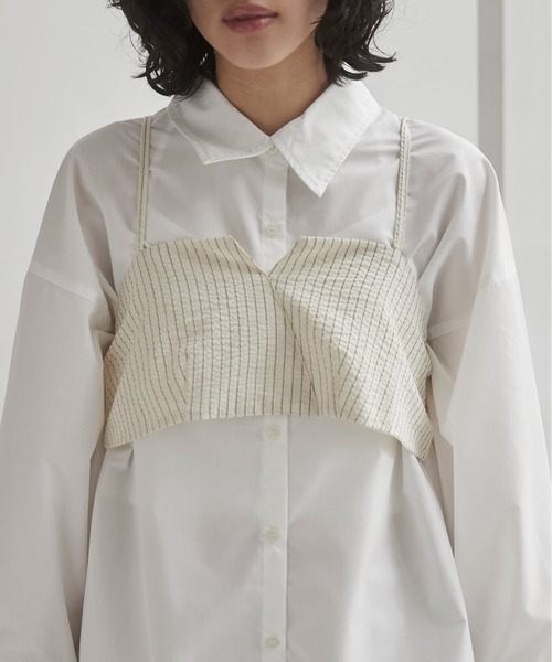 ANGIE(アンジー)の「ワイドカフスオーバーサイズシャツ【ビスチェ付き・2点セット】(シャツ/ブラウス・レディース・ホワイト/ダークグレー・FREE)」の17枚目の写真