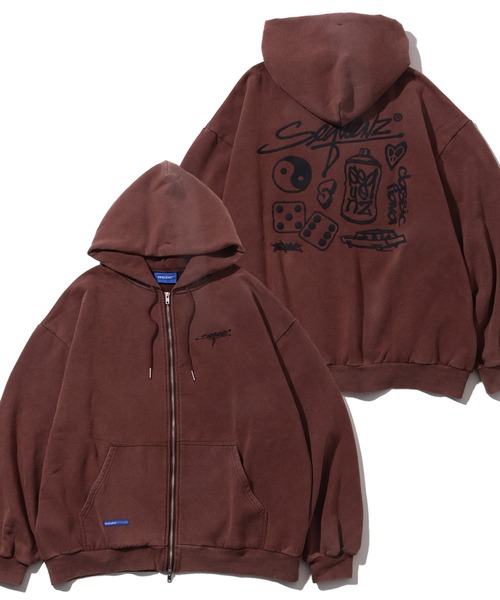 SEQUENZ(シークエンズ)の「【SEQUENZ/シークエンズ】LOGO MOTIF WASHED ZIP P/K / 裏起毛 アートワークデザイン スノーウォッシュ加工 ジップアップパーカー(パーカー・メンズ・ピンク/ダークブラウン/ネイビー/ブラック・M/L/XL/S)」の1枚目の写真