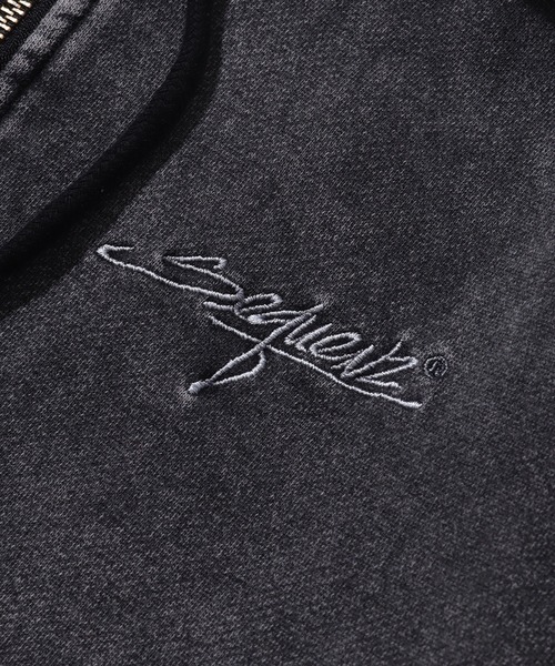SEQUENZ(シークエンズ)の「【SEQUENZ/シークエンズ】LOGO MOTIF WASHED ZIP P/K / 裏起毛 アートワークデザイン スノーウォッシュ加工 ジップアップパーカー(パーカー・メンズ・ピンク/ダークブラウン/ネイビー/ブラック・M/L/XL/S)」の6枚目の写真