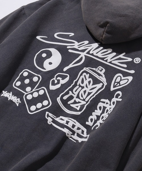 SEQUENZ(シークエンズ)の「【SEQUENZ/シークエンズ】LOGO MOTIF WASHED ZIP P/K / 裏起毛 アートワークデザイン スノーウォッシュ加工 ジップアップパーカー(パーカー・メンズ・ピンク/ダークブラウン/ネイビー/ブラック・M/L/XL/S)」の11枚目の写真