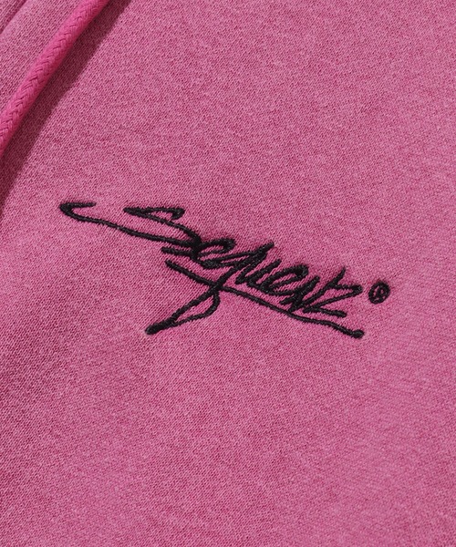 SEQUENZ(シークエンズ)の「【SEQUENZ/シークエンズ】LOGO MOTIF WASHED ZIP P/K / 裏起毛 アートワークデザイン スノーウォッシュ加工 ジップアップパーカー(パーカー・メンズ・ピンク/ダークブラウン/ネイビー/ブラック・M/L/XL/S)」の13枚目の写真