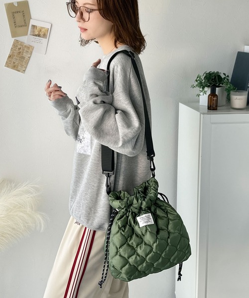 Java（ジャバ）の「《JaVa ジャバコラボ》おしゃれも実用性も叶う。2WAYキルティング巾着ショルダーバッグ（ショルダーバッグ・レディース・ブラック/カーキ/レオパード・ONE SIZE）」の2枚目の写真