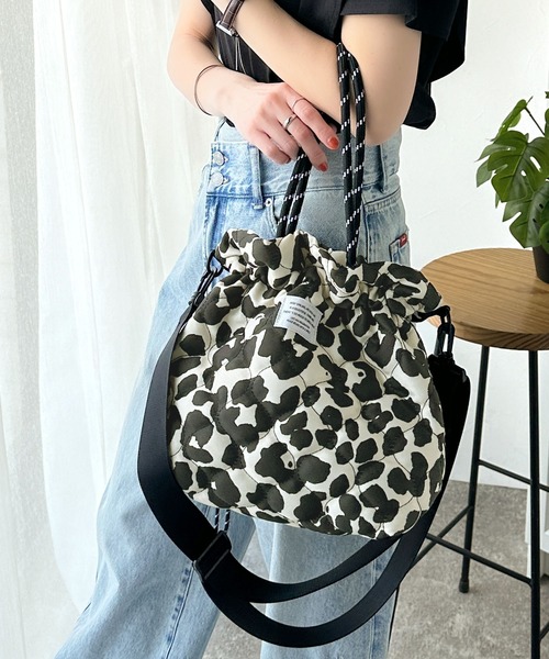 Java（ジャバ）の「《JaVa ジャバコラボ》おしゃれも実用性も叶う。2WAYキルティング巾着ショルダーバッグ（ショルダーバッグ・レディース・ブラック/カーキ/レオパード・ONE SIZE）」の10枚目の写真