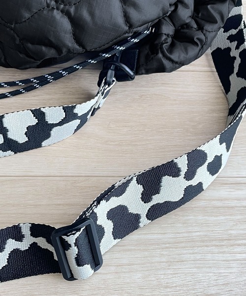 Java（ジャバ）の「《JaVa ジャバコラボ》おしゃれも実用性も叶う。2WAYキルティング巾着ショルダーバッグ（ショルダーバッグ・レディース・ブラック/カーキ/レオパード・ONE SIZE）」の6枚目の写真