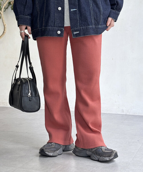 CPCM（シーピーシーエム）の「【マイナス3キロ見え！】ワッフルフレアパンツ（その他パンツ・レディース・ブラック/グレー/グリーン/レッド/ネイビー・MEDIUM/LARGE）」の2枚目の写真