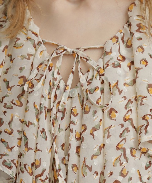 ROSE BUD(ローズバッド)の「フリルカラーブラウス(シャツ/ブラウス・レディース・ブラック/ブラウン/ホワイト・ONE SIZE)」の14枚目の写真