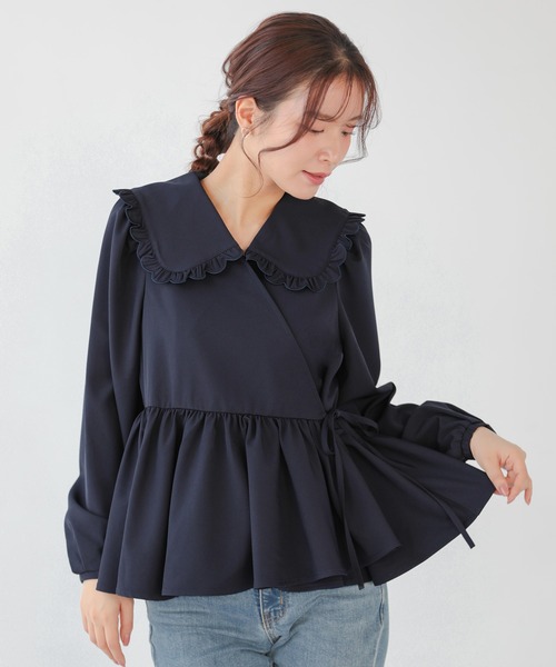 Fit more(フィットモア)の「スカラップフリルカラーカシュクールブラウス(シャツ/ブラウス・レディース・ホワイト/ネイビー/ピンク・FREE)」の2枚目の写真