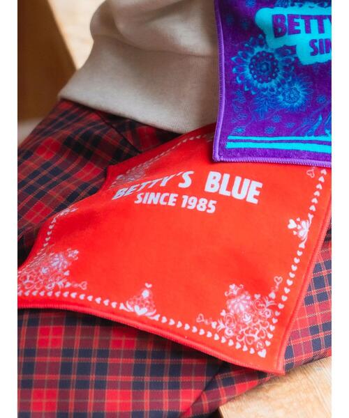 BETTY'S BLUE(べティーズブルー)の「ショッパー柄タオルハンカチ(タオル・レディース・レッド/ピンク/パープル・F)」の3枚目の写真