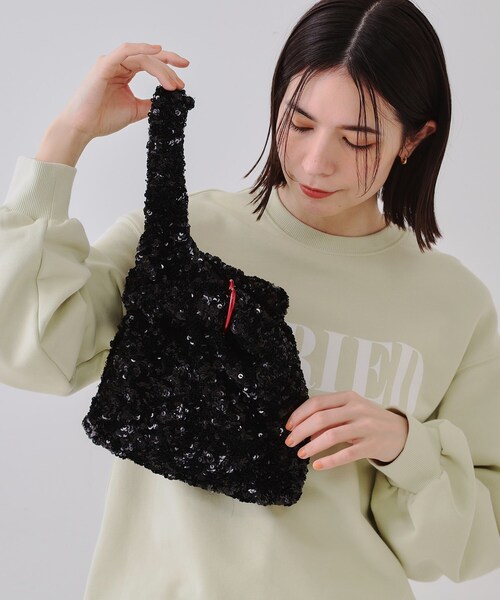 OPAQUE.CLIP（オペークドットクリップ）の「【ハート型カラビナ付】スパンコールハンドバッグ（ハンドバッグ・レディース・シルバー/ブラック・00）」の2枚目の写真