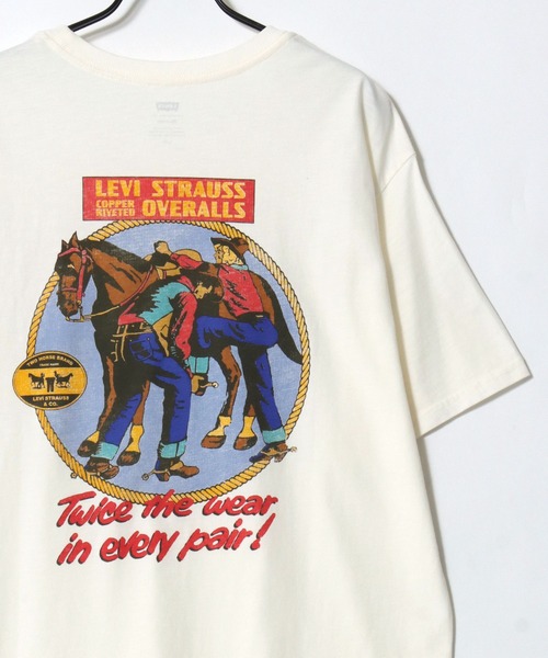 Levi's(リーバイス)の「Levi's/リーバイス SS RELAXED FIT GRAPHIC TEE/オーバーサイズ アーカイブグラフィック 半袖Tシャツ/レディース メンズ(Tシャツ/カットソー・メンズ・ホワイト/ブルー/ホワイト系その他3/ホワイト系その他2/ホワイト系その他/チャコール・M/L/XL)」の3枚目の写真