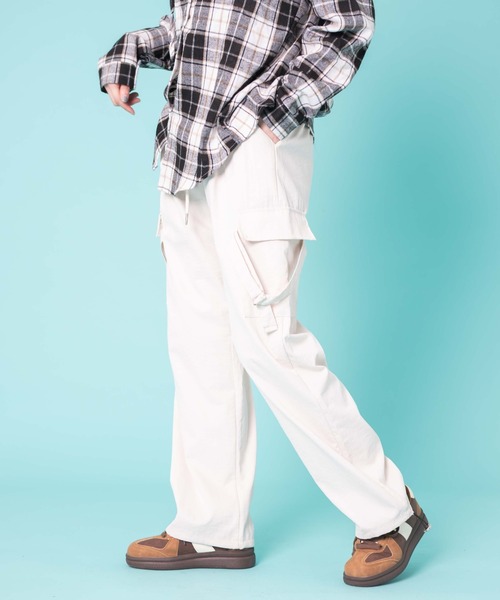 WOND(ウォンド)の「WOND/サイドベルトカーゴパンツ(カーゴパンツ・レディース・オフホワイト/チャコール/ブラック・FREE)」の2枚目の写真