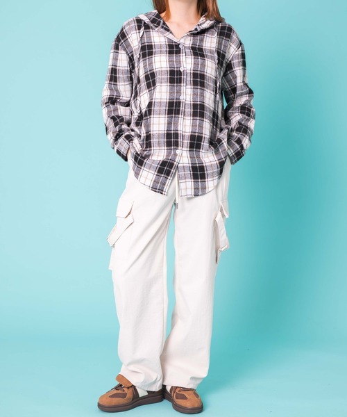 WOND(ウォンド)の「WOND/サイドベルトカーゴパンツ(カーゴパンツ・レディース・オフホワイト/チャコール/ブラック・FREE)」の9枚目の写真