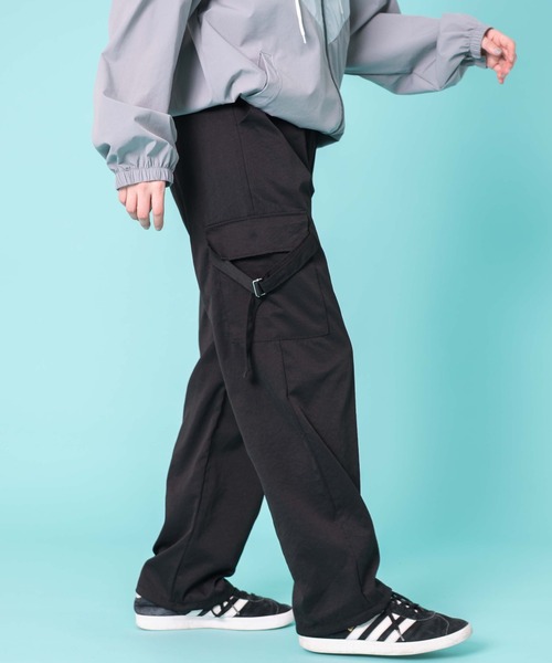 WOND(ウォンド)の「WOND/サイドベルトカーゴパンツ(カーゴパンツ・レディース・オフホワイト/チャコール/ブラック・FREE)」の12枚目の写真