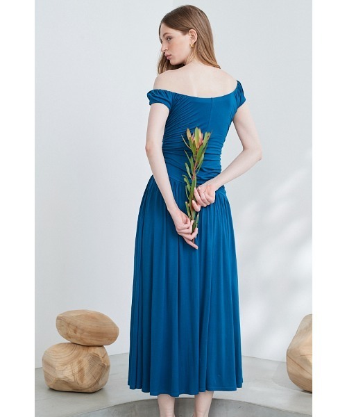 Estella.K（エステラケー）の「Gabin Dress オフショルドレープカットドレス（ワンピース・レディース・ブルー/ライトベージュ/ブラック・FREE）」の16枚目の写真