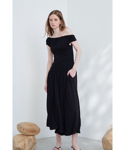 Estella.K（エステラケー）の「Gabin Dress オフショルドレープカットドレス（ワンピース・レディース・ブルー/ライトベージュ/ブラック・FREE）」の18枚目の写真