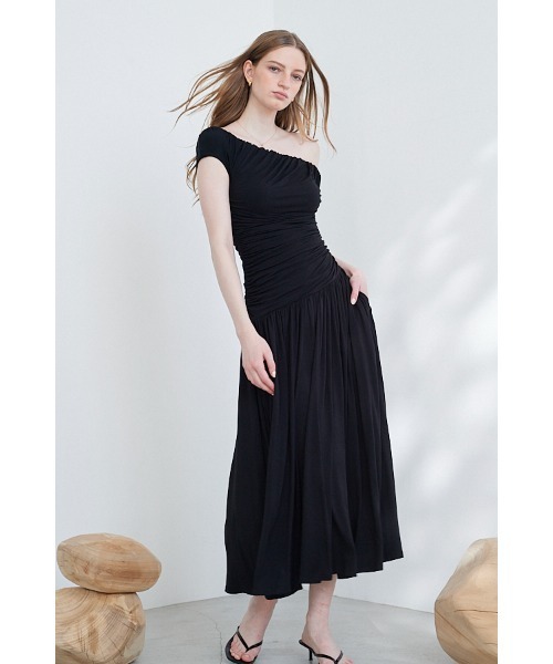 Estella.K（エステラケー）の「Gabin Dress オフショルドレープカットドレス（ワンピース・レディース・ブルー/ライトベージュ/ブラック・FREE）」の19枚目の写真