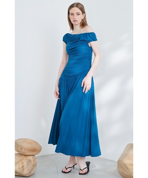Estella.K（エステラケー）の「Gabin Dress オフショルドレープカットドレス（ワンピース・レディース・ブルー/ライトベージュ/ブラック・FREE）」の4枚目の写真