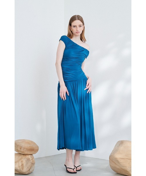 Estella.K（エステラケー）の「Gabin Dress オフショルドレープカットドレス（ワンピース・レディース・ブルー/ライトベージュ/ブラック・FREE）」の5枚目の写真
