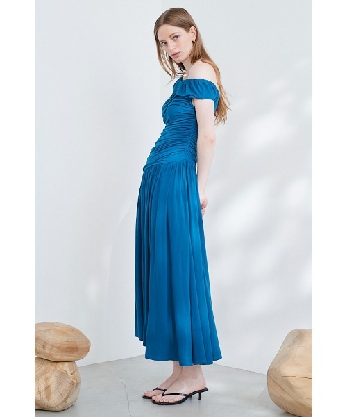 Estella.K（エステラケー）の「Gabin Dress オフショルドレープカットドレス（ワンピース・レディース・ブルー/ライトベージュ/ブラック・FREE）」の6枚目の写真