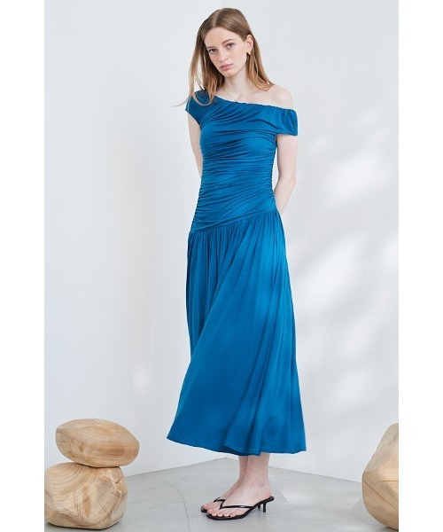 Estella.K（エステラケー）の「Gabin Dress オフショルドレープカットドレス（ワンピース・レディース・ブルー/ライトベージュ/ブラック・FREE）」の7枚目の写真