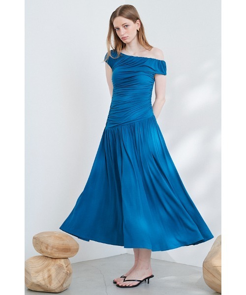 Estella.K（エステラケー）の「Gabin Dress オフショルドレープカットドレス（ワンピース・レディース・ブルー/ライトベージュ/ブラック・FREE）」の8枚目の写真