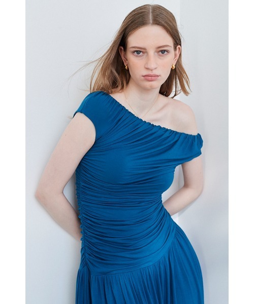 Estella.K（エステラケー）の「Gabin Dress オフショルドレープカットドレス（ワンピース・レディース・ブルー/ライトベージュ/ブラック・FREE）」の11枚目の写真