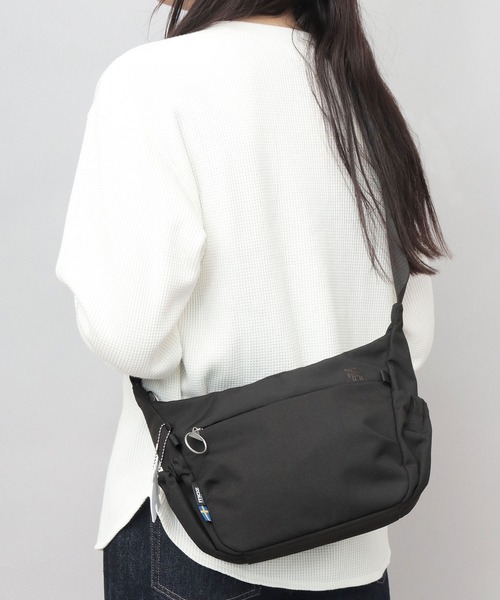 moz(モズ)の「軽量 撥水 ポリエステル ミニショルダーバッグ A5収納対応(ショルダーバッグ・レディース・ブラック/ブルー/オフホワイト・FREE)」の1枚目の写真