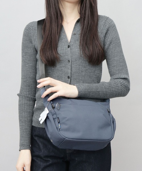 moz(モズ)の「軽量 撥水 ポリエステル ミニショルダーバッグ A5収納対応(ショルダーバッグ・レディース・ブラック/ブルー/オフホワイト・FREE)」の6枚目の写真