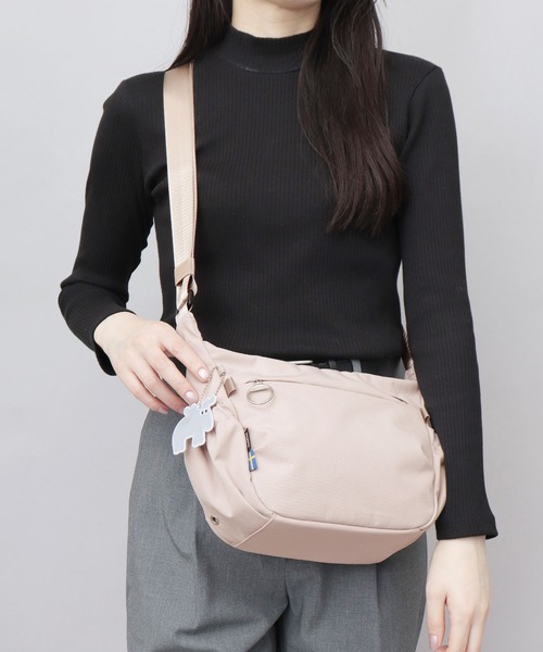 moz(モズ)の「軽量 撥水 ポリエステル ミニショルダーバッグ A5収納対応(ショルダーバッグ・レディース・ブラック/ブルー/オフホワイト・FREE)」の4枚目の写真